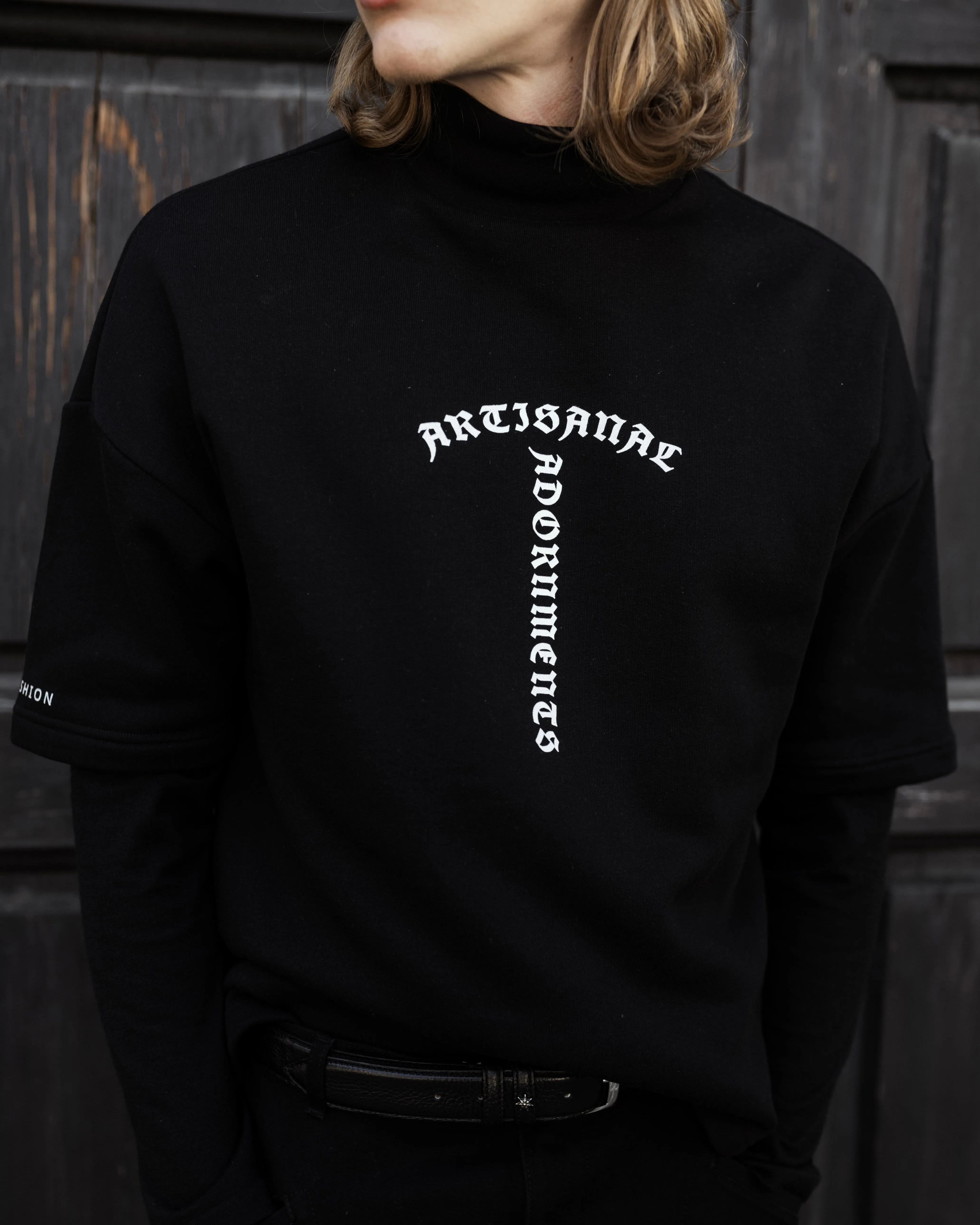 BLACK TURTLENECK SWEATSHIRT WITH WHITE PRINT