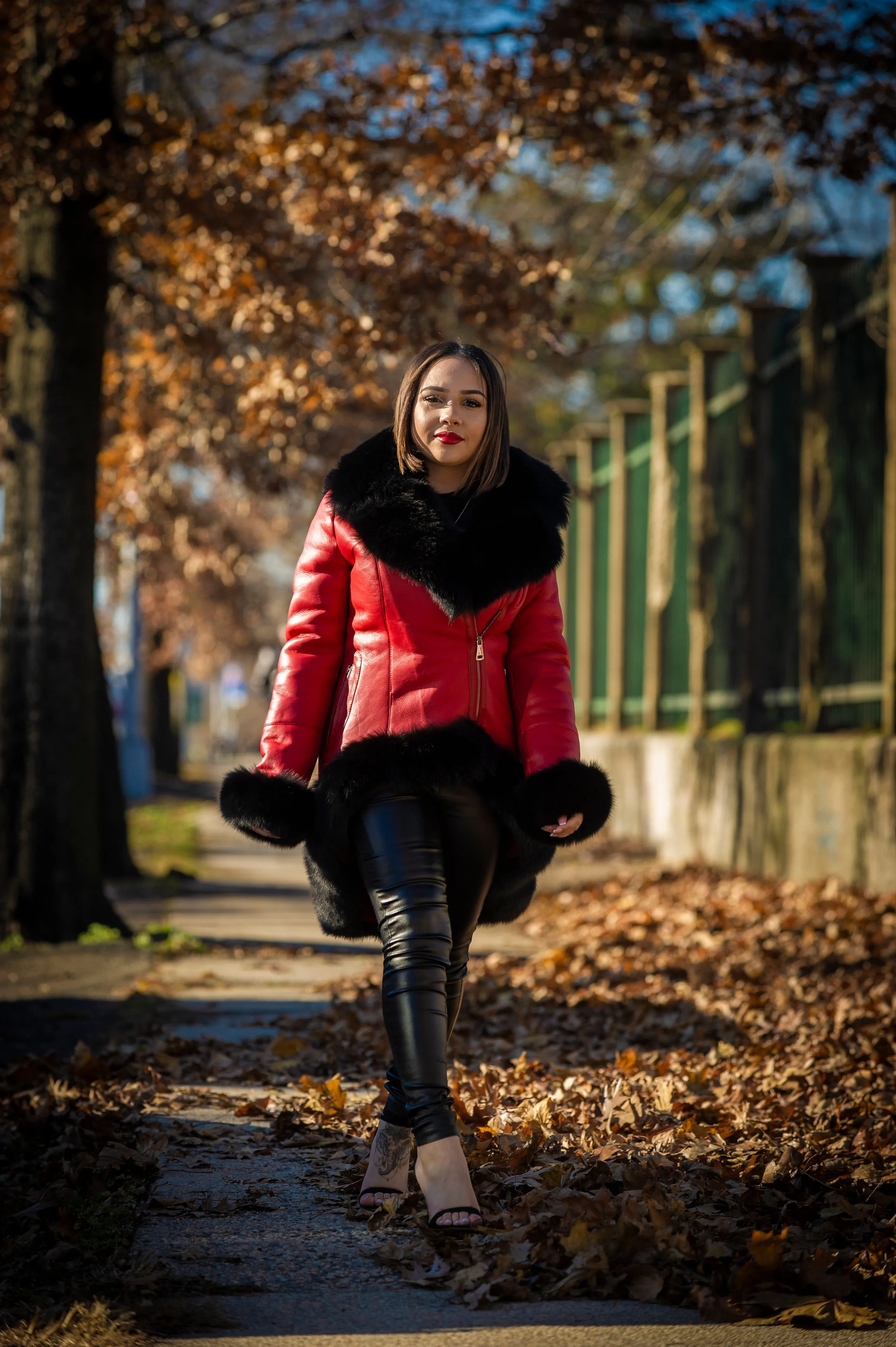 Women's Amber Shearling Sheepskin Jacket With Fox [Red/Black]